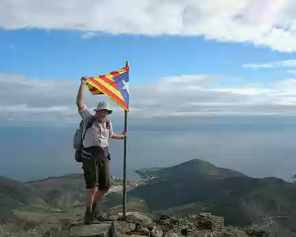 DSCN0975 Tout de suite on hisse le drapeau catalan.